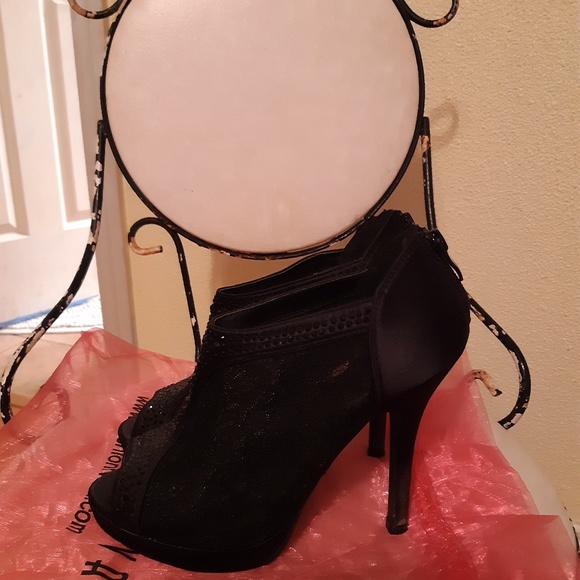 Shoes - Picture 4 of 4